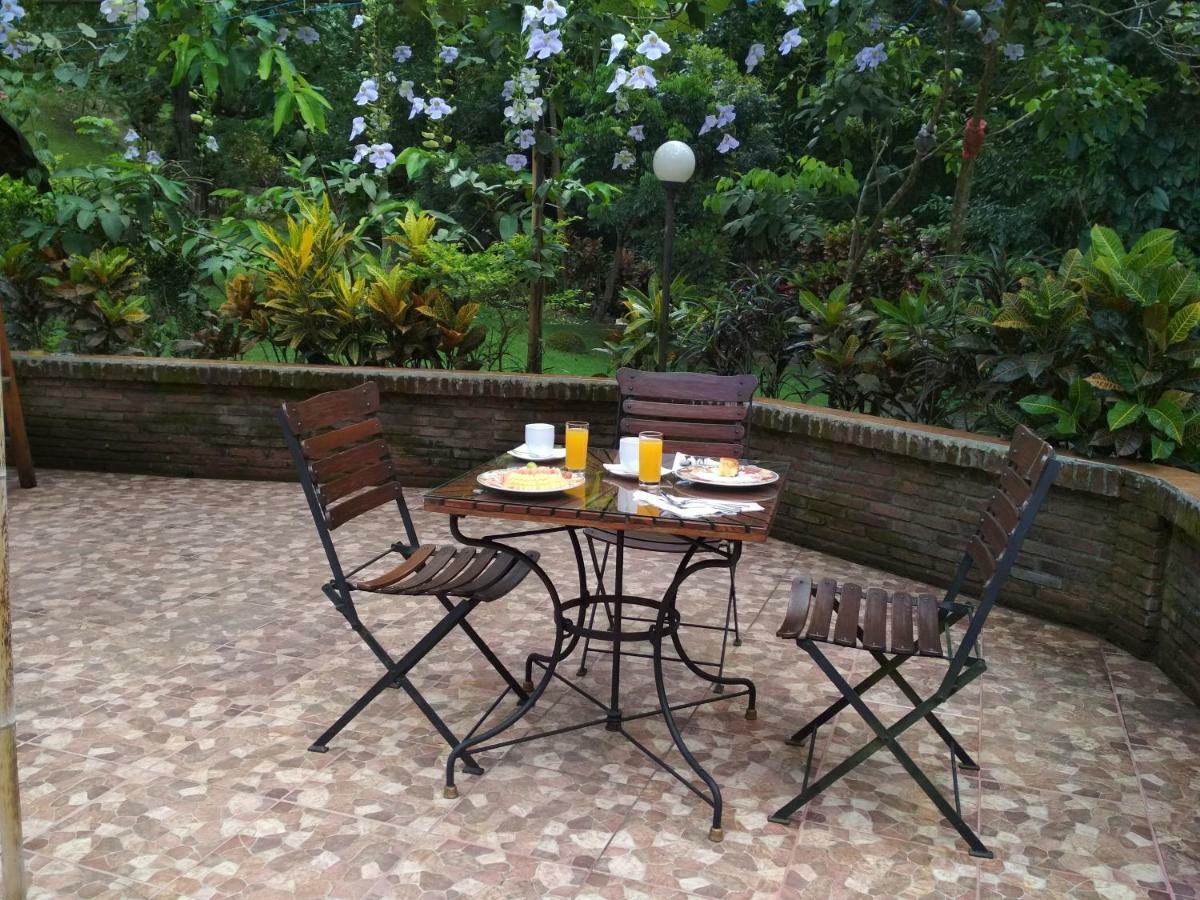The Country House Senggigi Bagian luar foto